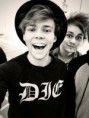 /album/kepek-/ashton-irwin-and-michael-clifford-jpg/